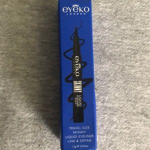 Liquid eye liner